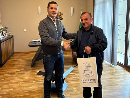 Президентът на Българската федерация по вдигане на тежести на посещение в Царево